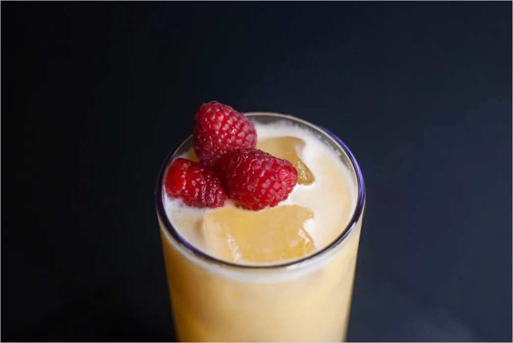 Detail Ananas Mango Smoothie Glas Nahaufnahme Number 14