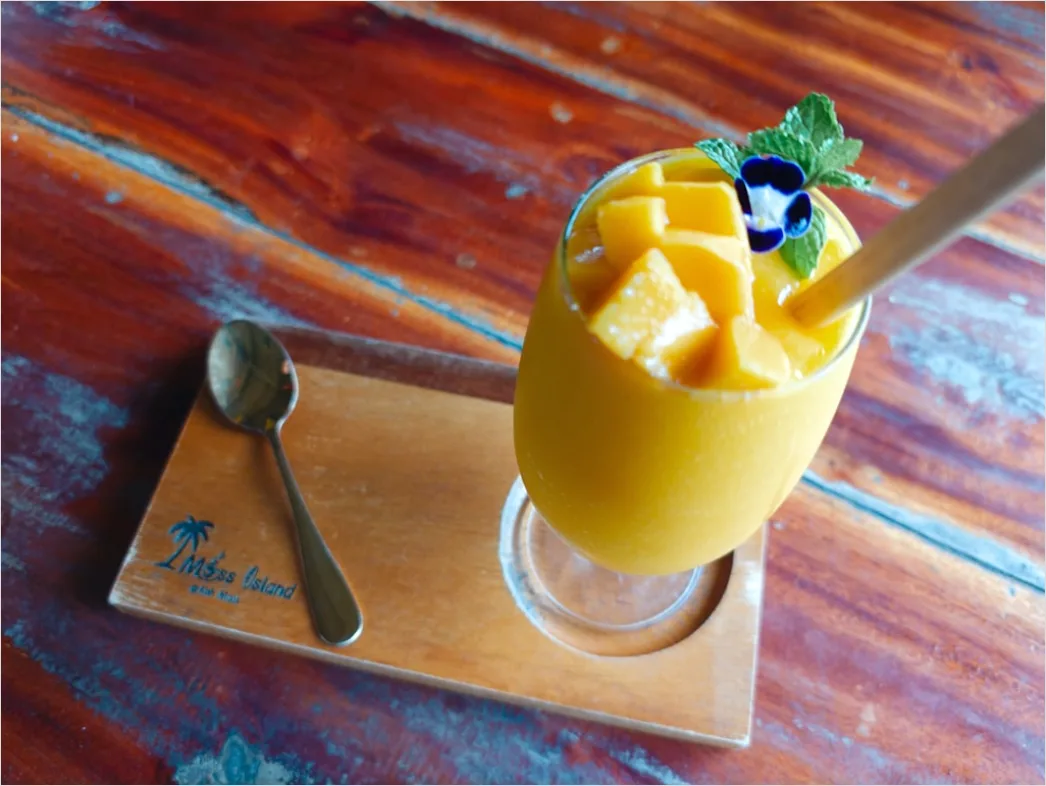 Detail Ananas Mango Smoothie Glas Nahaufnahme Number 15