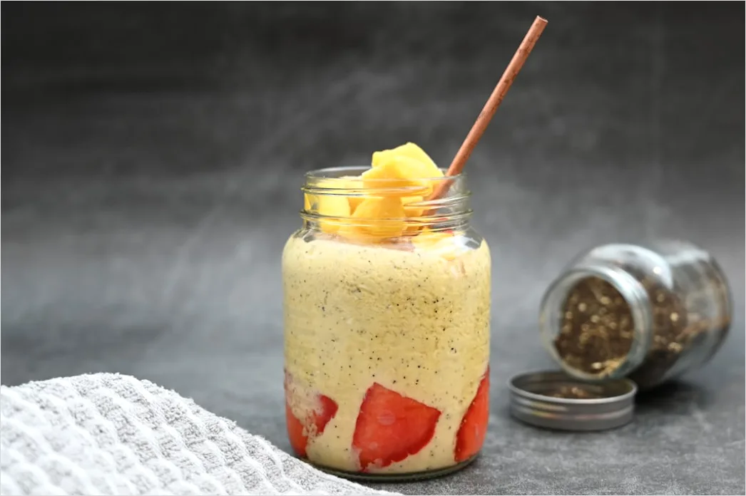 Detail Ananas Mango Smoothie Glas Nahaufnahme Number 16