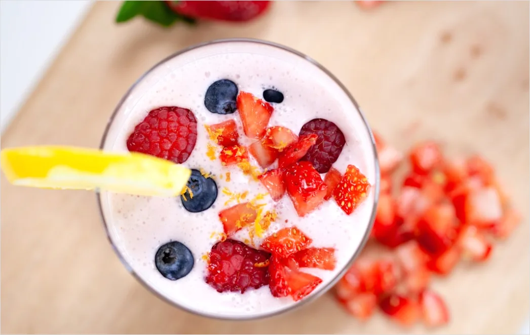Detail Beeren Smoothie Glas Strohhalm Nahaufnahme Number 13