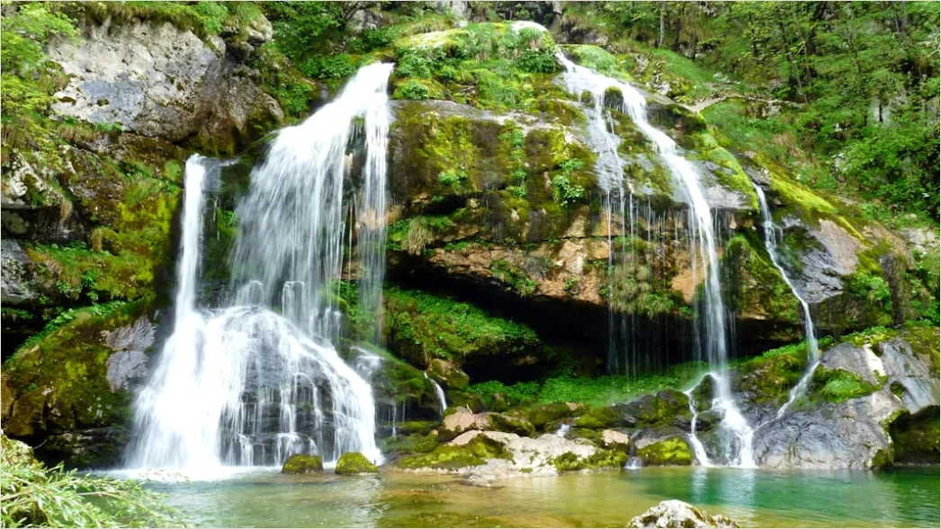 Bergbach Wasserfall Nahaufnahme Felsen 7a4d