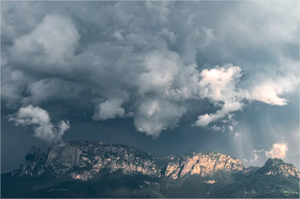 Detail Berglandschaft Dramatische Wolken Gewitter Number 4
