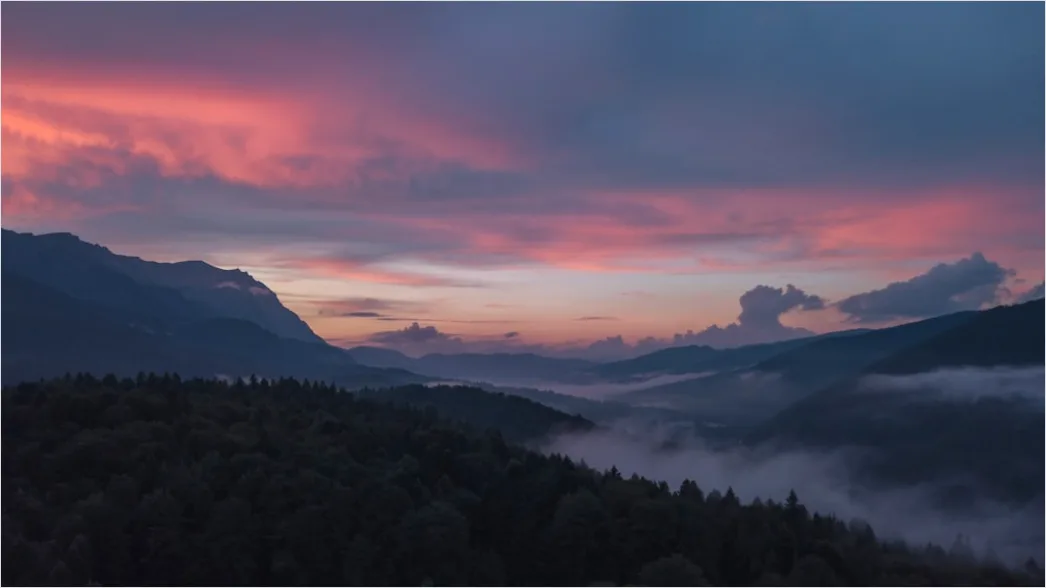 Detail Berglandschaft Sonnenaufgang Nebel Dramatisch Number 2