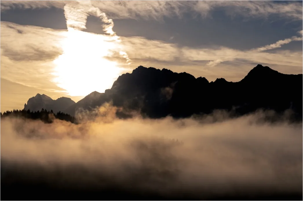 Detail Berglandschaft Sonnenaufgang Nebel Dramatisch Number 12