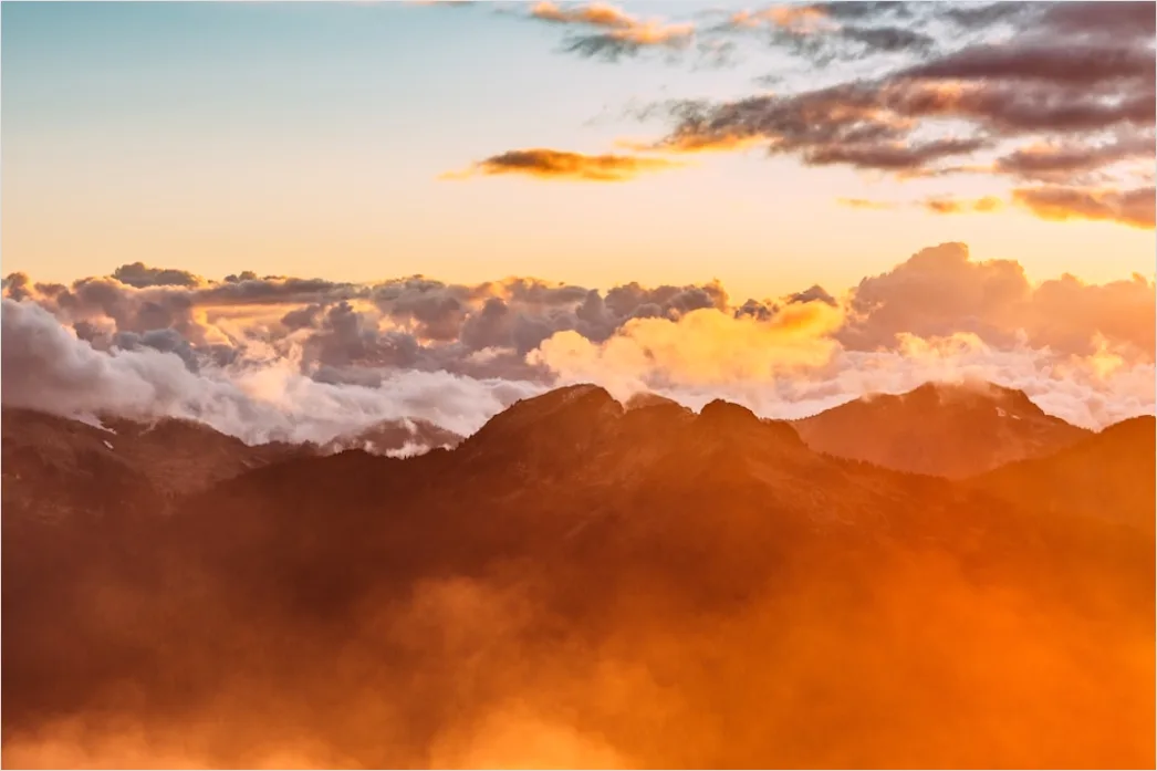 Detail Berglandschaft Sonnenaufgang Nebel Dramatisch Number 3