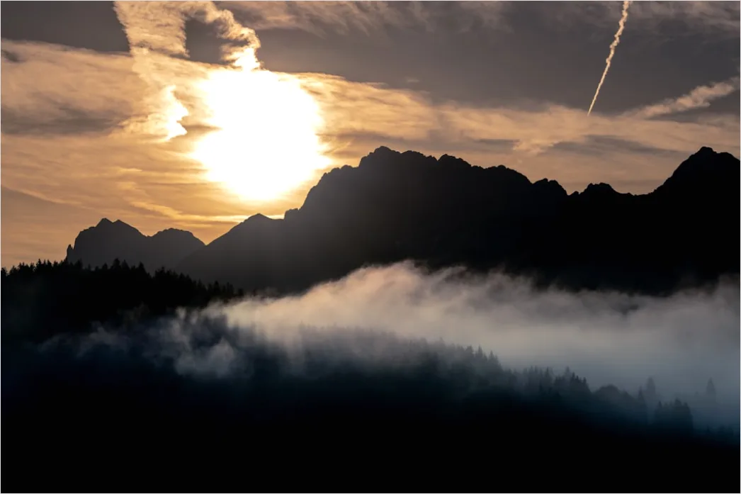 Detail Berglandschaft Sonnenaufgang Nebel Dramatisch Number 8