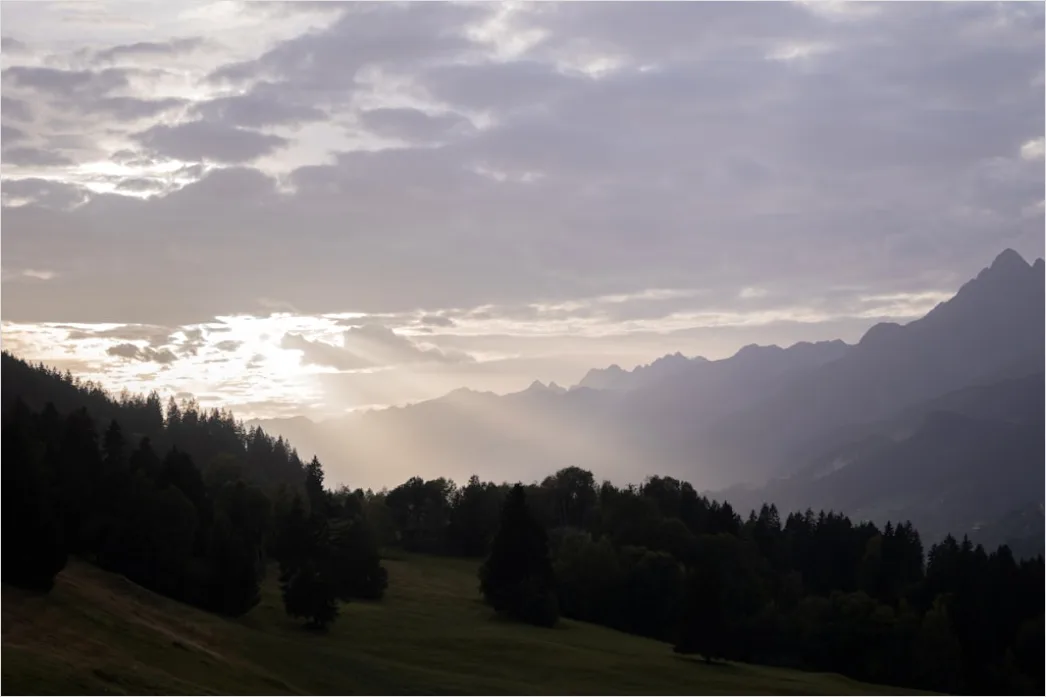 Detail Berglandschaft Sonnenaufgang Nebel Dramatisch Number 9