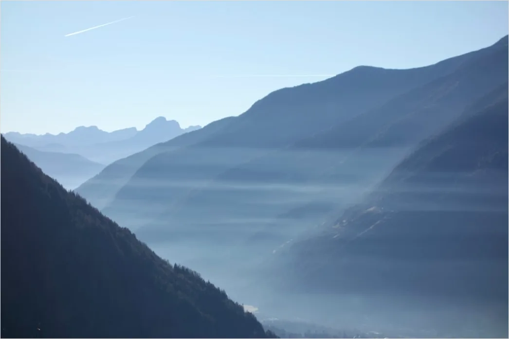 Detail Berglandschaft Sonnenaufgang Nebel Dramatisch Number 10