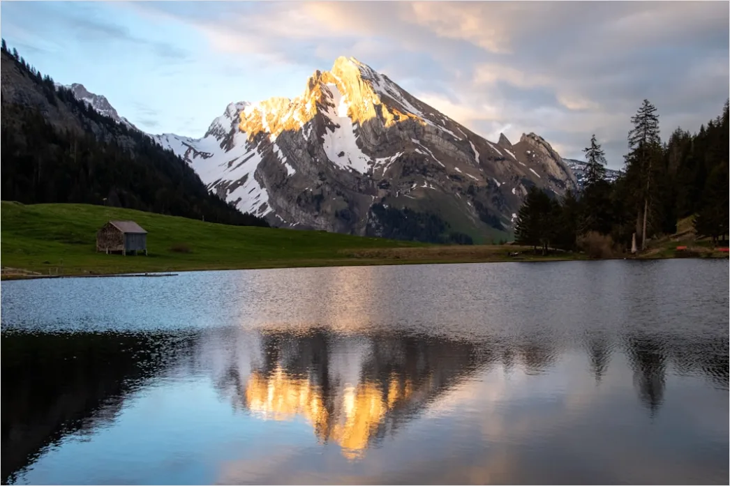 Detail Bergsee Spiegelung Morgen Nebel Stille Number 5