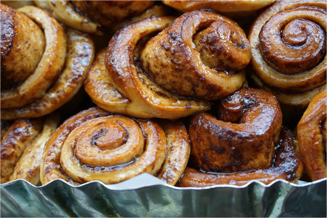 Cinnamon Roll Frisch Gebacken Nahaufnahme F552