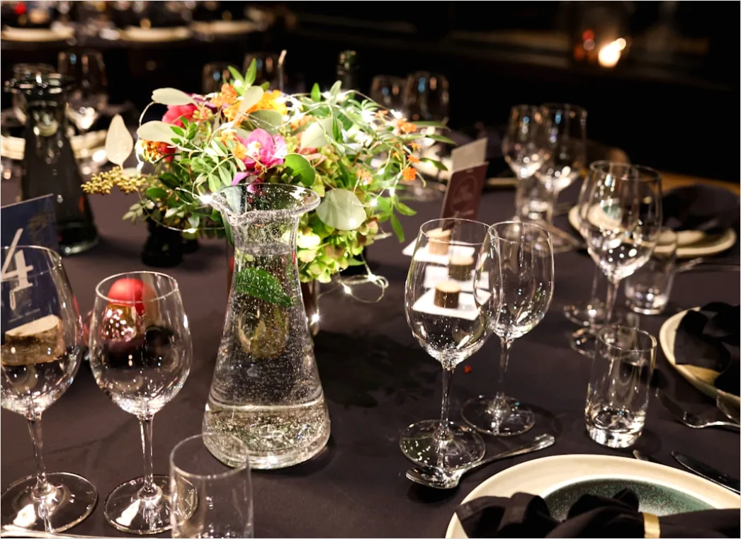 Detail Corporate Gala Abend Elegant Dekoration Tisch Number 6