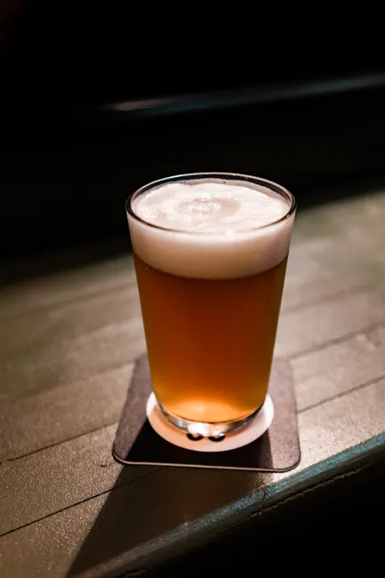Detail Craft Beer Glas Nahaufnahme Schaumkrone Number 6