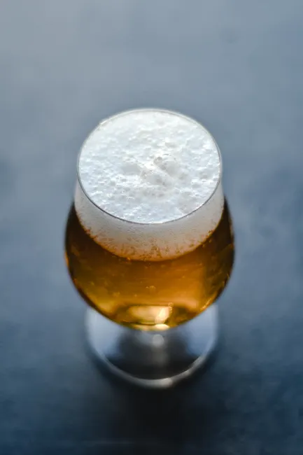 Detail Craft Beer Glas Nahaufnahme Schaumkrone Number 7