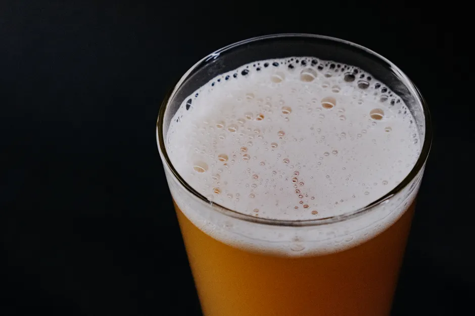 Detail Craft Beer Glas Nahaufnahme Schaumkrone Number 9