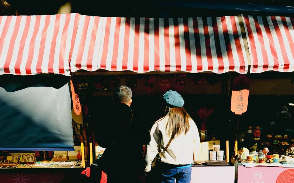 Festival Merchandise Stand Besucher C1ac