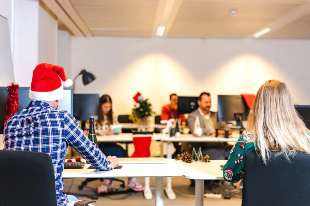 Firmenfeier Weihnachten Mitarbeiter Tisch 817e