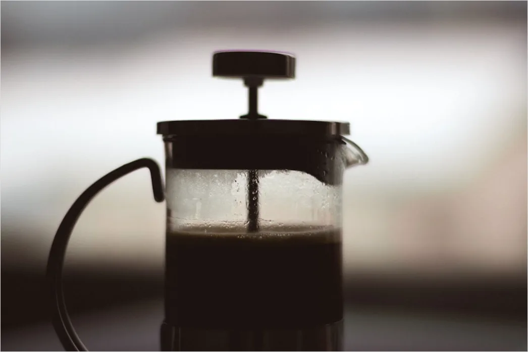 Detail French Press Kaffee Zubereitung ästhetisch Number 3