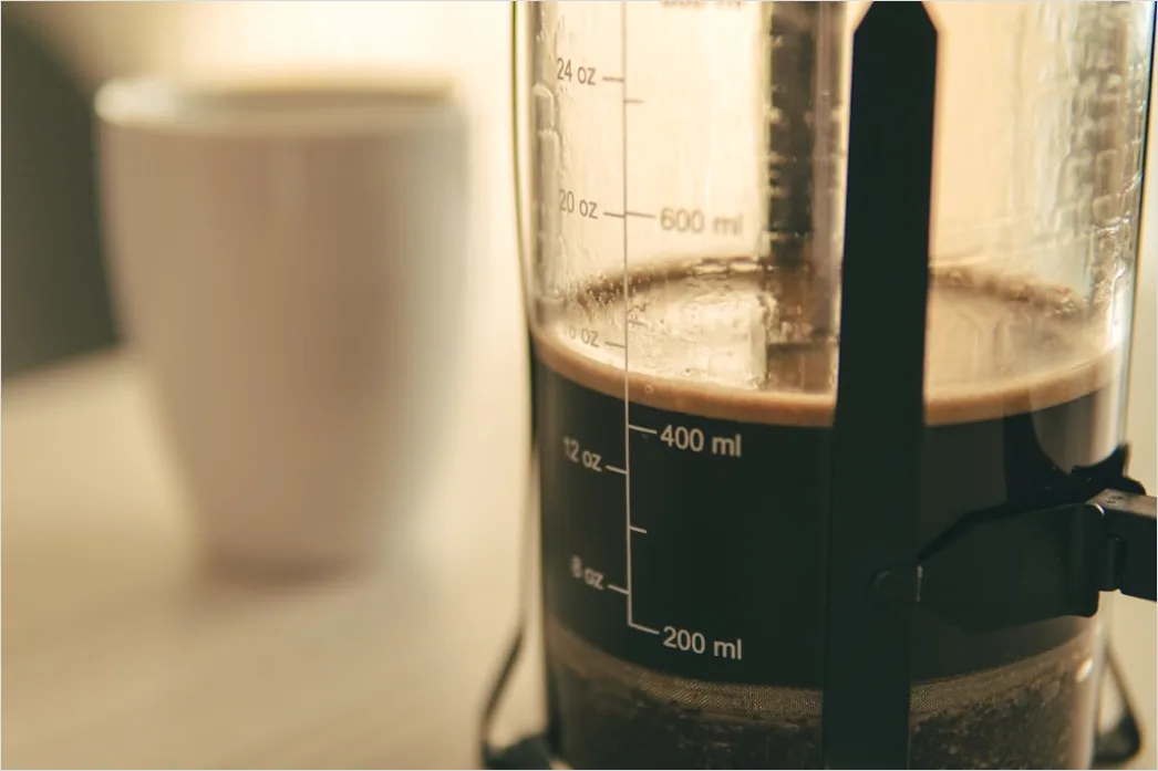 Detail French Press Kaffee Zubereitung ästhetisch Number 6
