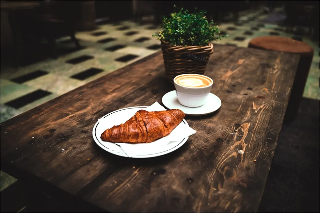 Detail Frühstück Croissant Kaffee Tisch Nahaufnahme Number 11