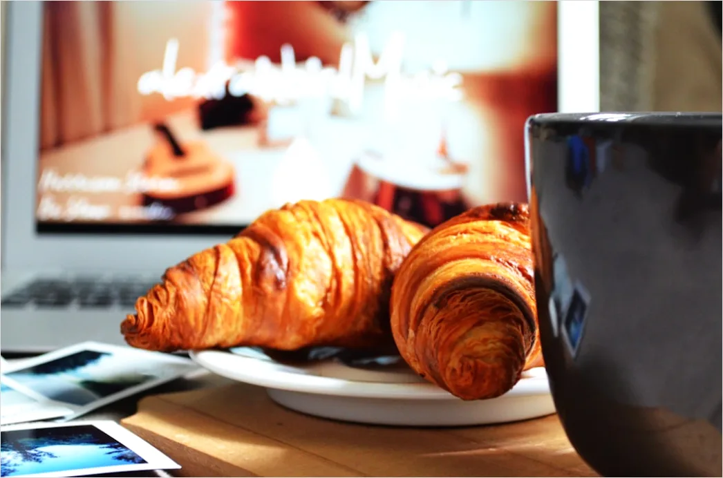 Detail Frühstück Croissant Kaffee Tisch Nahaufnahme Number 8