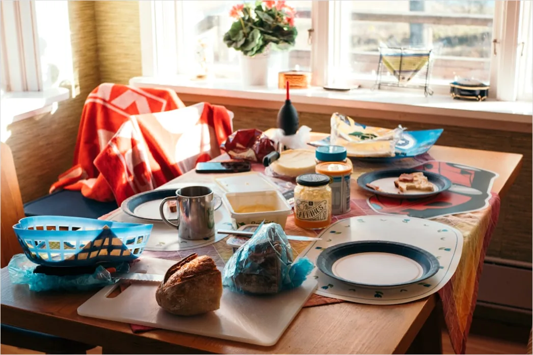 Fruehstueck Tisch Gedeckt Gemuetlich Morgenlicht Eeb0