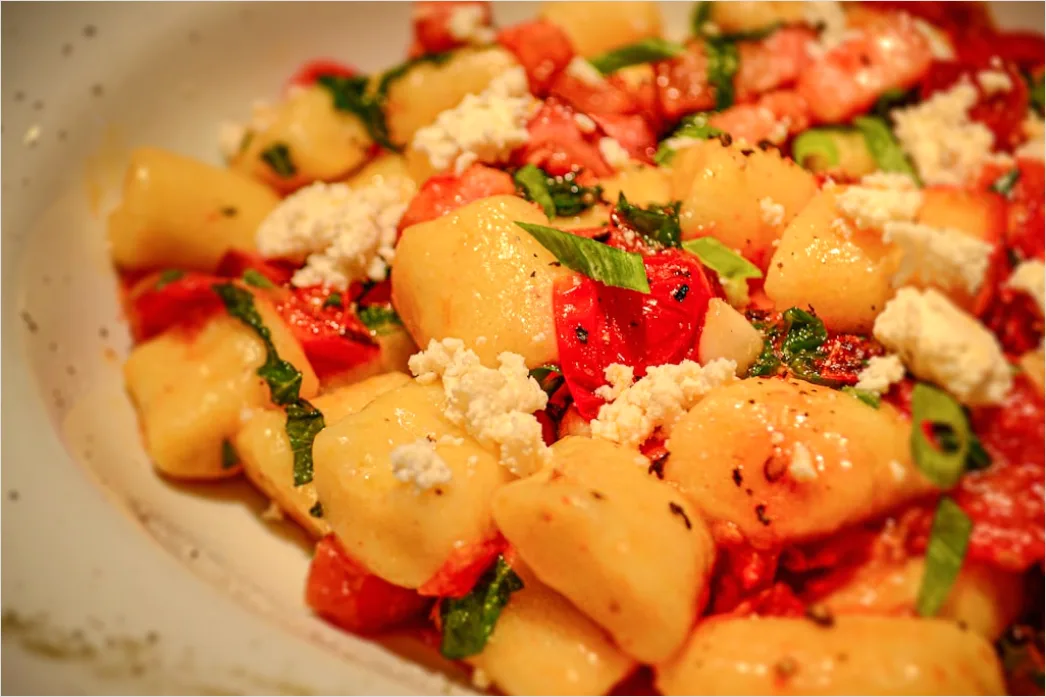 Gnocchi Teller Sosse Nahaufnahme Rustikal F42c