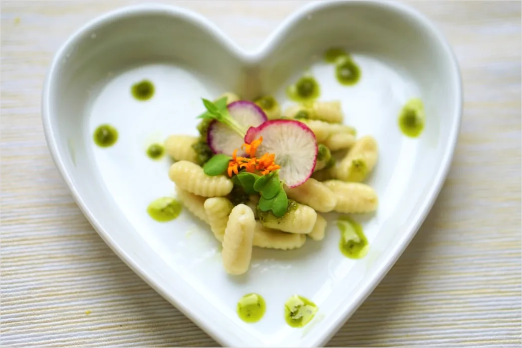 Detail Gnocchi Teller Soße Nahaufnahme Rustikal Number 9