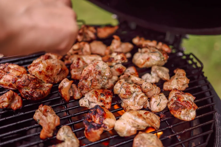 Haehnchen Grill Nahaufnahme Saftig Kraeuter C692