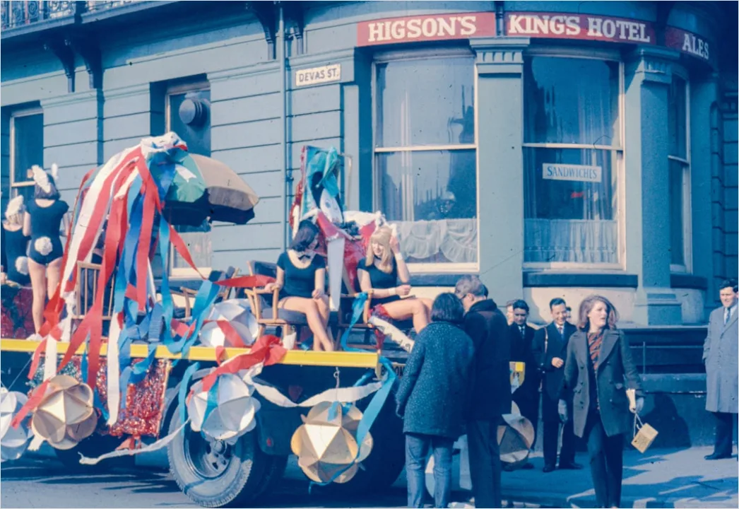 Detail Karneval Outdoor Umzug Wagen Bunt Number 17