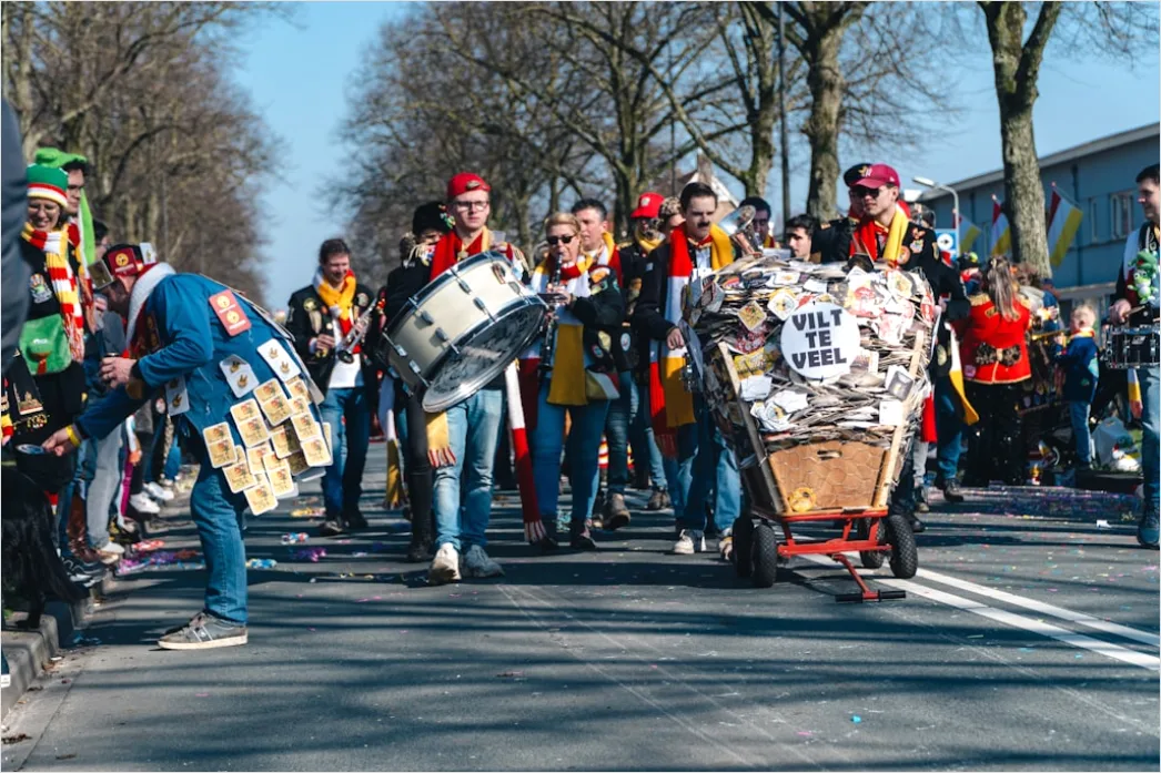 Detail Karneval Umzug Luftig Konfetti Straße Number 6