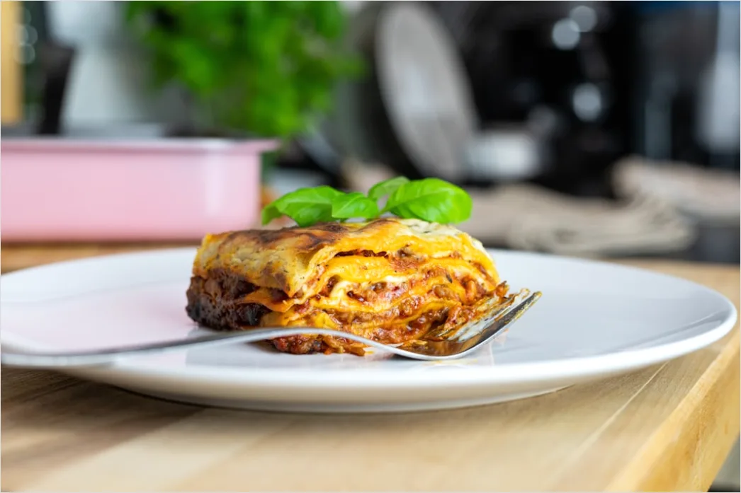 Lasagne Portion Nahaufnahme Kaese Ueberbacken 5ae2