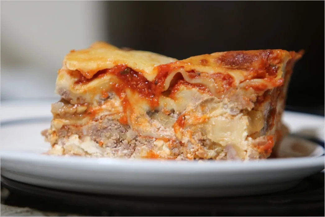 Detail Lasagne Portion Nahaufnahme Käse überbacken Number 7