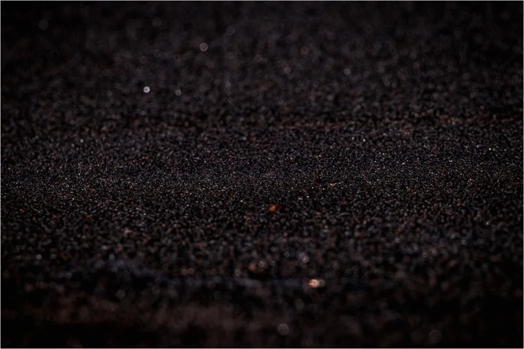 Detail Nasser Asphalt Makro Nahaufnahme Reflexionen Number 11