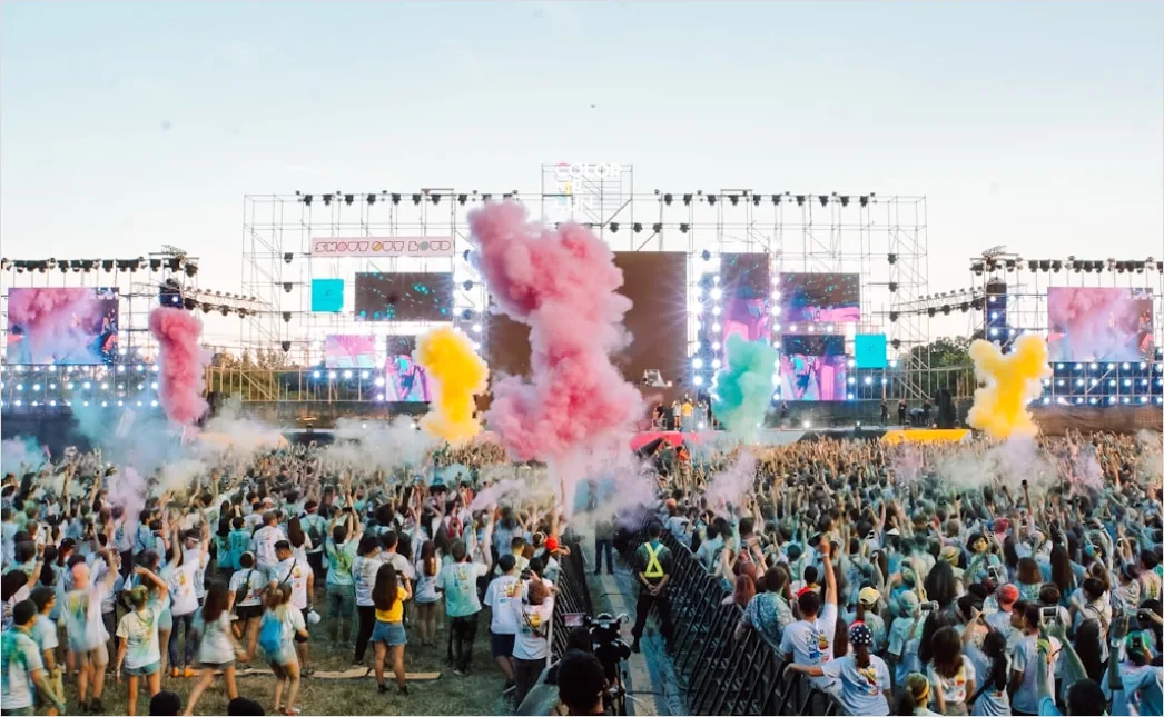Open Air Festival Sommer Wiese Besucher B4b4
