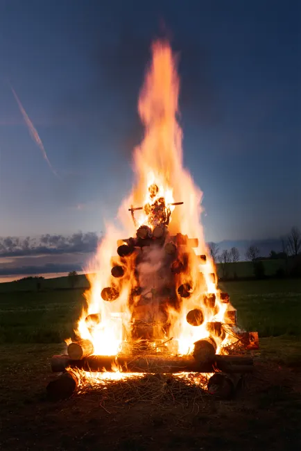 Detail Osterfeuer Abend Gemeinschaft Outdoor Number 16