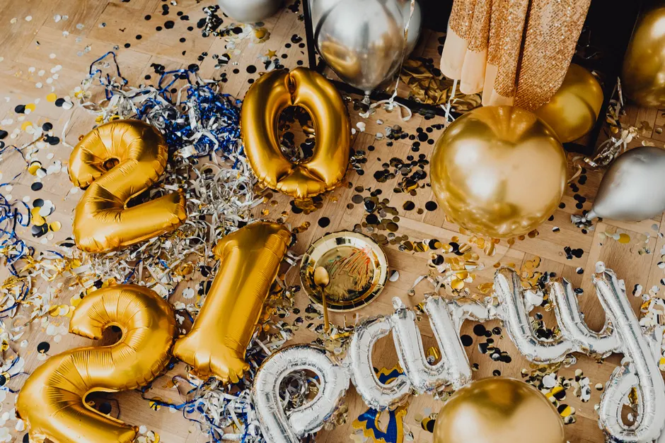 Detail Silvester Dekoration Gold Silber Luftballons Number 18