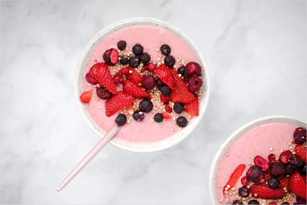 Smoothie Bowl Bunt Beeren Draufsicht 608b