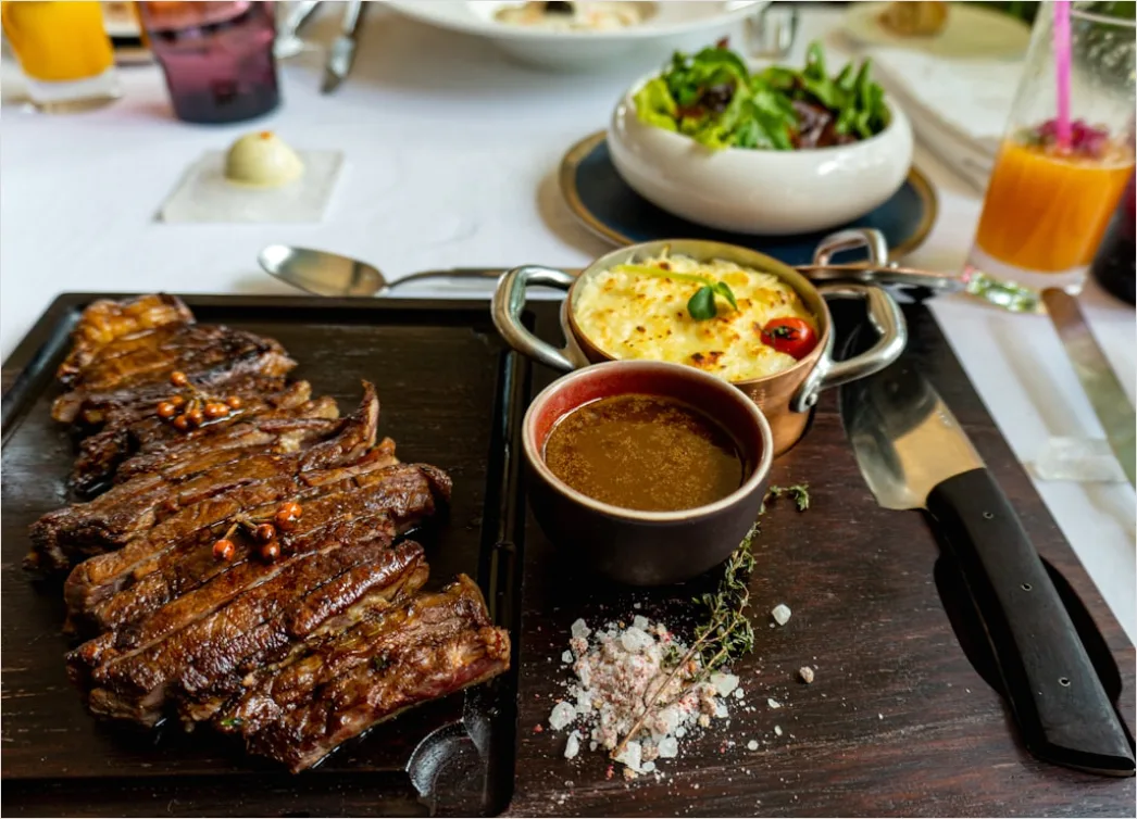 Detail Spare Ribs Teller Nahaufnahme Sauce Rustikal Number 9