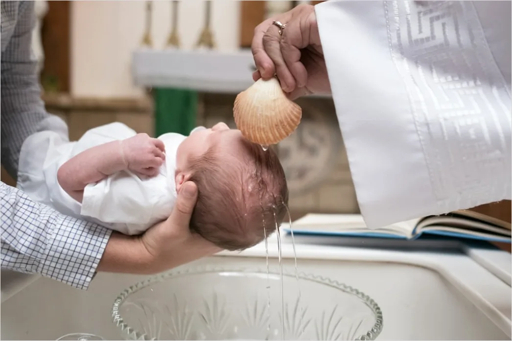 Taufe Baby Kirche Zeremonie Moment 84bc