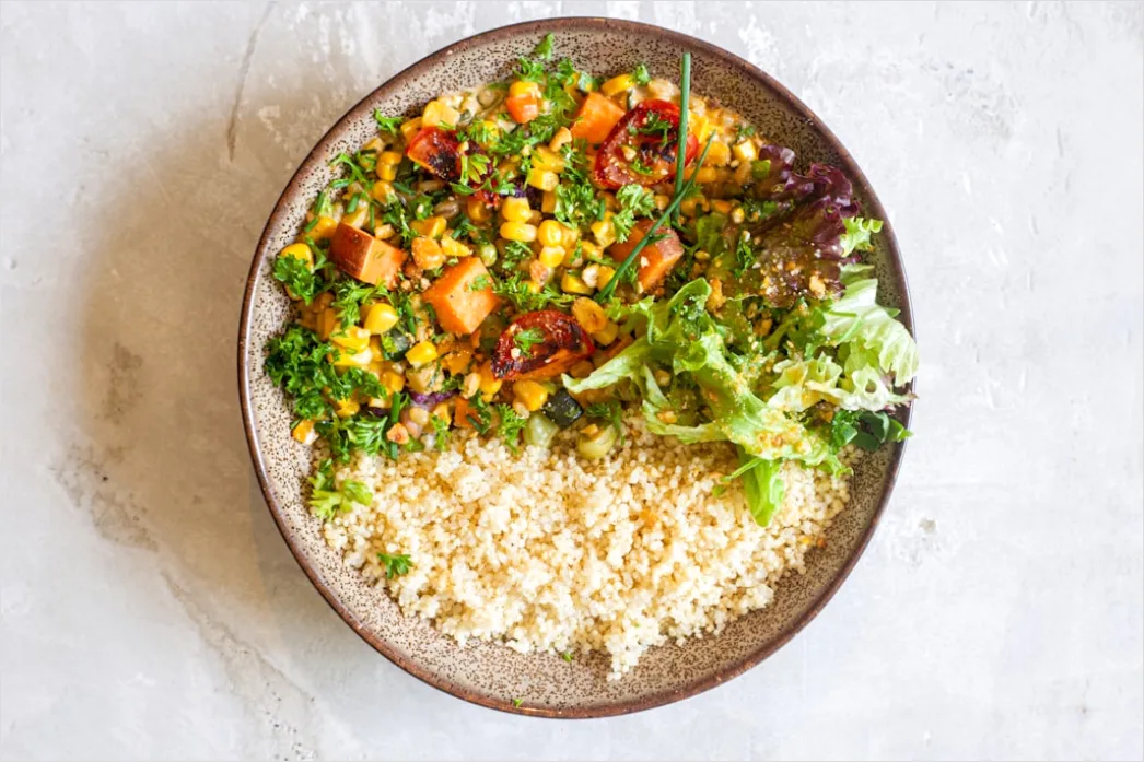 Detail Vegane Bowl Quinoa Gemüse Draufsicht Number 2