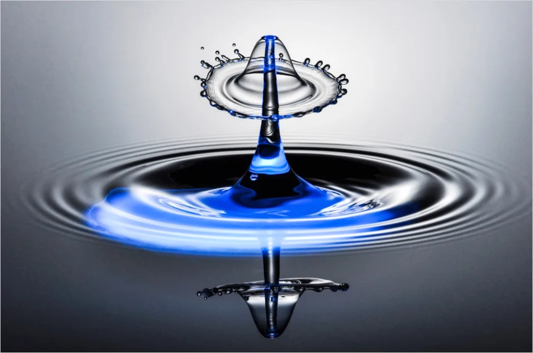 Wassertropfen Makro Nahaufnahme Spiegelung 3975