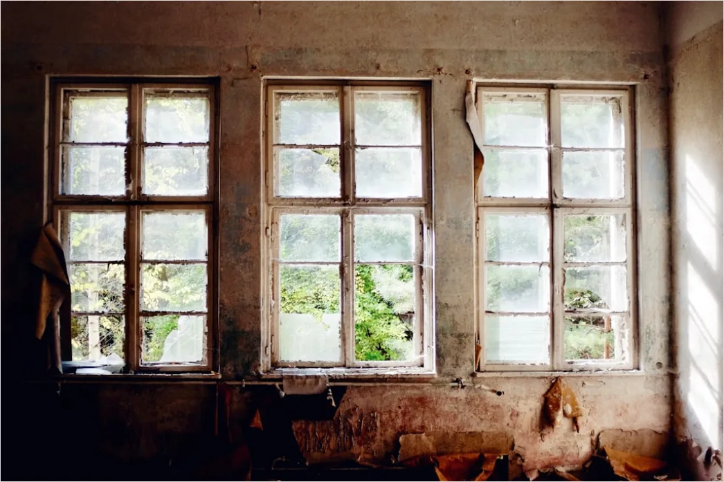 Detail Bahnwerkstatt Lost Place Fenster Licht Number 12