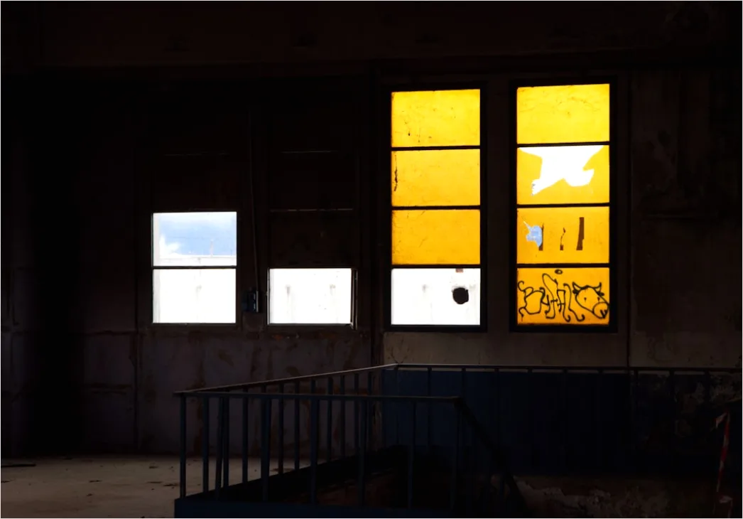 Detail Bahnwerkstatt Lost Place Fenster Licht Number 16