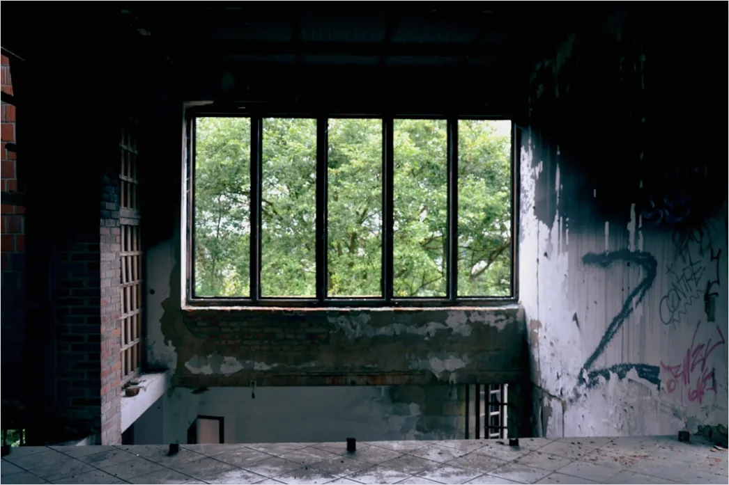 Detail Bahnwerkstatt Lost Place Fenster Licht Number 4