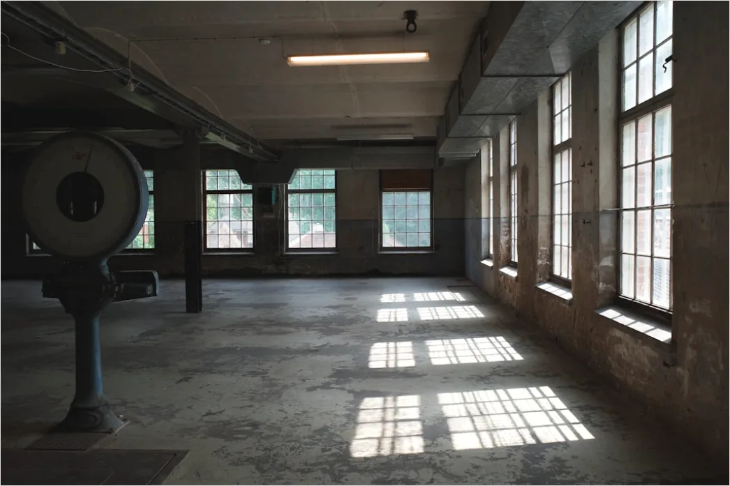 Detail Bahnwerkstatt Lost Place Fenster Licht Number 5