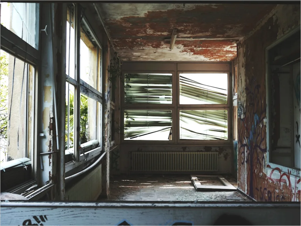 Detail Bahnwerkstatt Lost Place Fenster Licht Number 7
