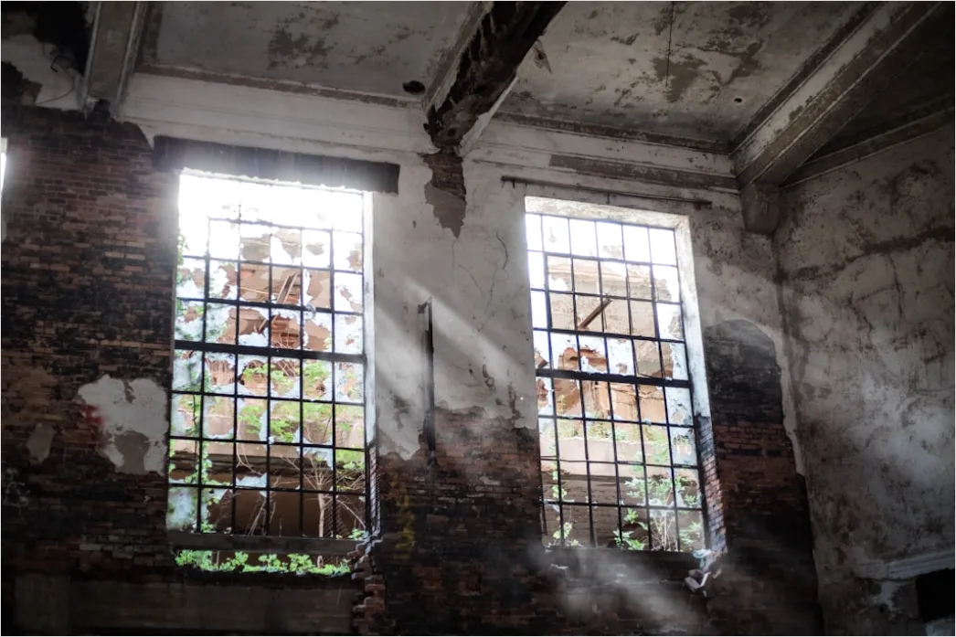 Detail Bahnwerkstatt Lost Place Fenster Licht Number 10