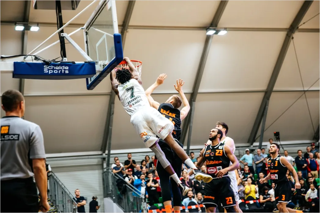 Detail Basketball Dunk Foto In Der Halle Number 11