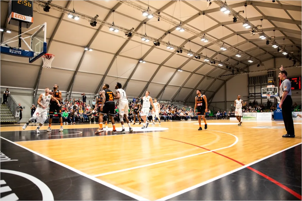 Detail Basketball Dunk Foto In Der Halle Number 12