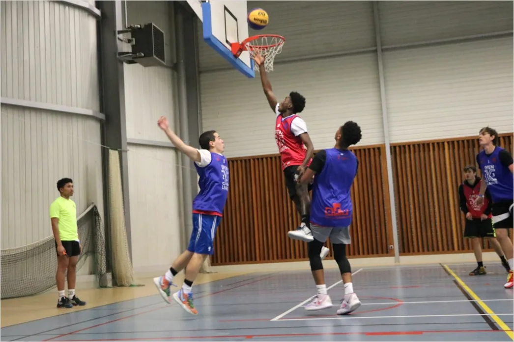 Detail Basketball Dunk Foto In Der Halle Number 16